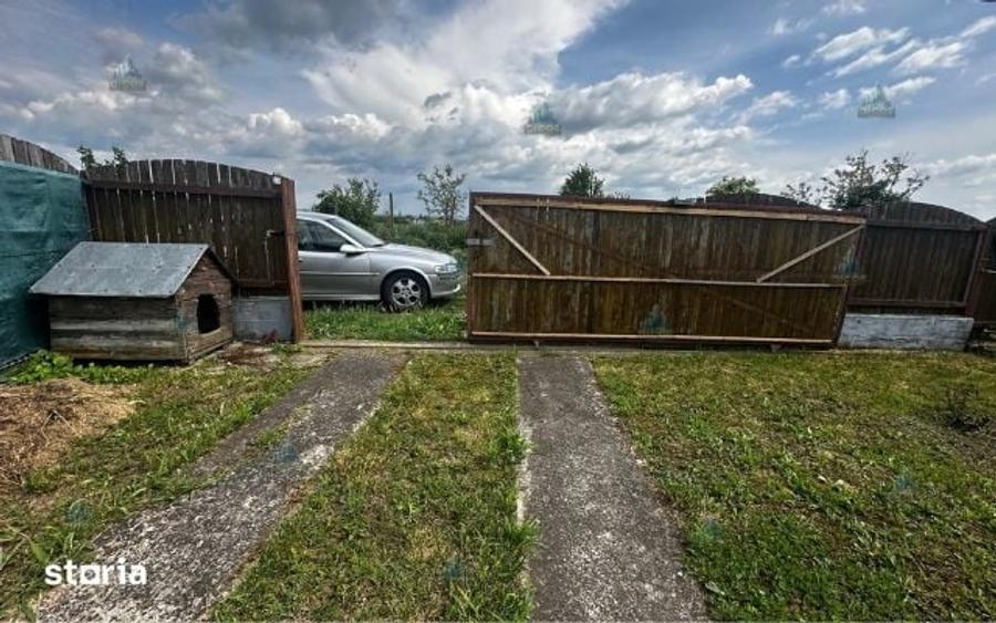 Casă cu 4 camere cu Teren 1450 Mp în Stănești