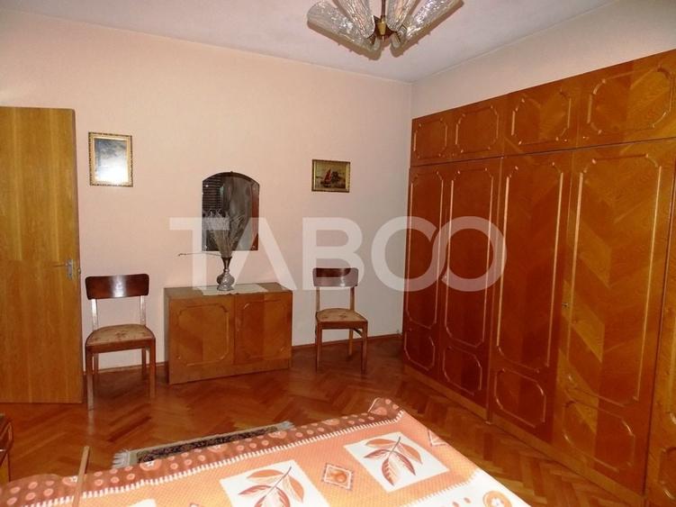 Apartament cu 3 camere decomandat, mobilat în Sub Arini