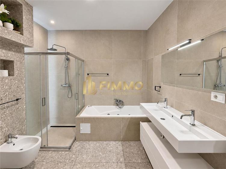 Apartament cu 3 camere semidecomandat, mobilat în Central