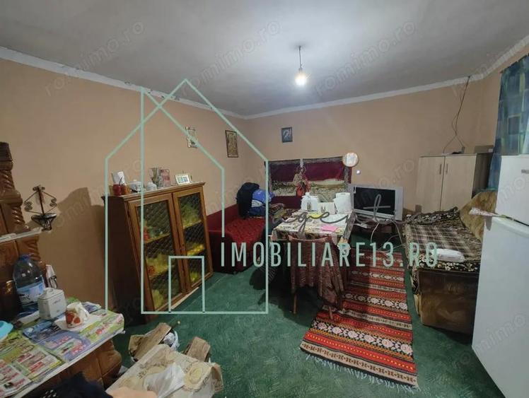 Casă cu 2 camere cu Teren 1789 Mp în Central