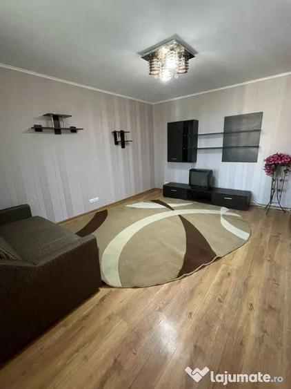 Apartament cu 2 camere decomandat în Universitate