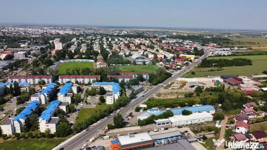 Teren de 73351 mp, în Sud