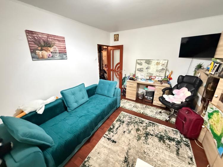 Apartament cu 2 camere decomandat în Nicolina