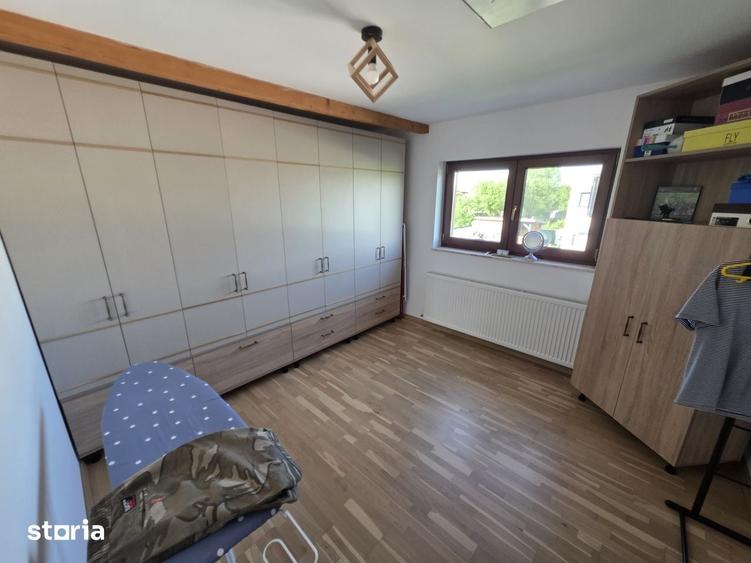 Casă cu 4 camere cu Teren 800 Mp în Stupini