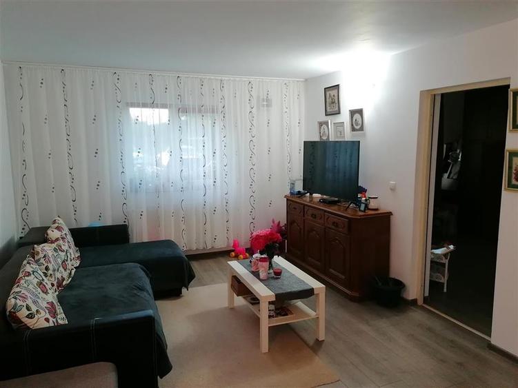 Casă individuală cu 5 camere cu Teren 500 Mp în Exterior Vest