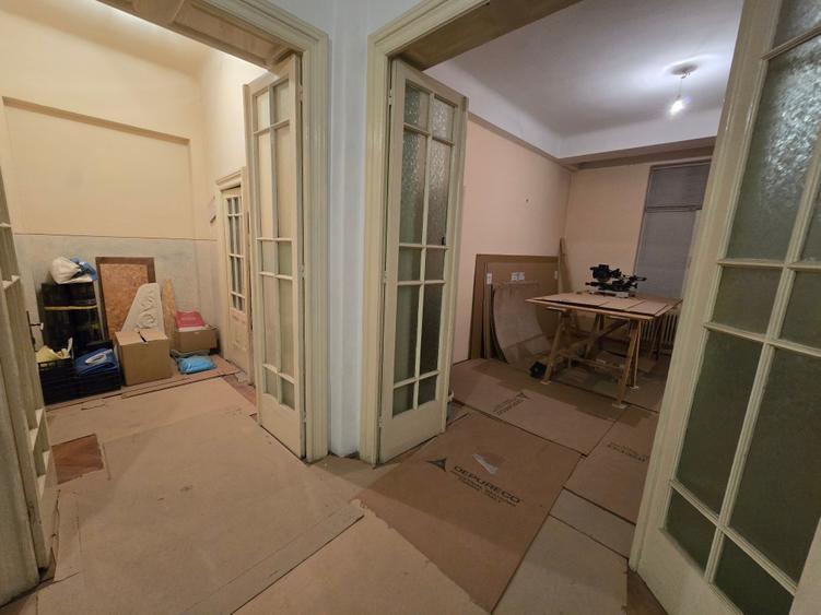 Apartament cu 4 camere semidecomandat în Armeneasca