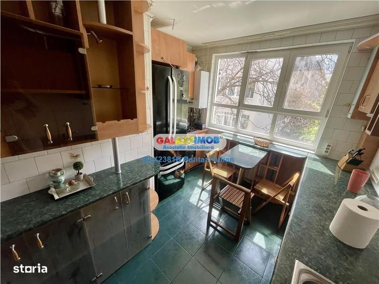 Apartament cu 3 camere decomandat în Păcii