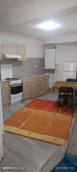 Apartament cu 2 camere semidecomandat, mobilat în Piața Cluj
