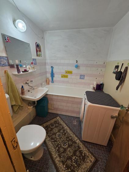 Apartament cu 3 camere decomandat în Titan