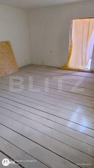 Casă cu 7 camere cu Teren 100 Mp în Central