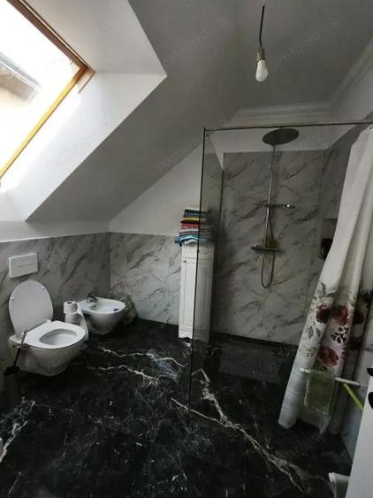 Casă cu 8 camere cu Teren 750 Mp în Central