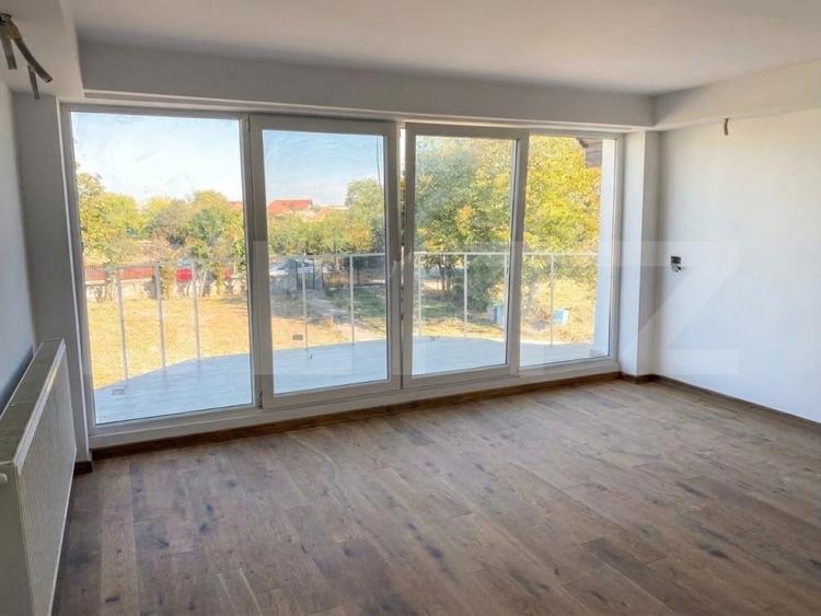 Casă individuală cu 5 camere cu Canalizare în Ghiroda