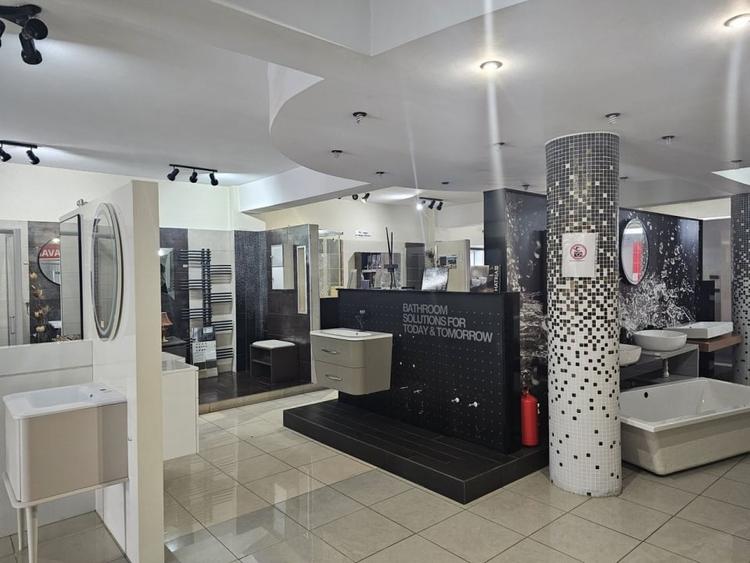 Spațiu comercial, de 664 mp, în Casa de Cultură