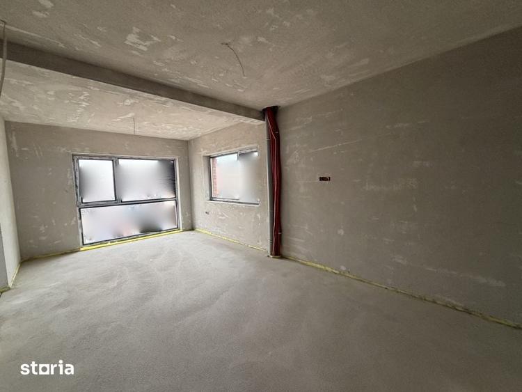 Casă cu 6 camere cu Teren 290 Mp în Gruia