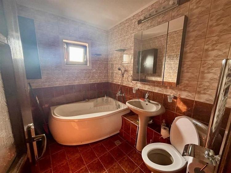Apartament cu 3 camere decomandat în Aradului