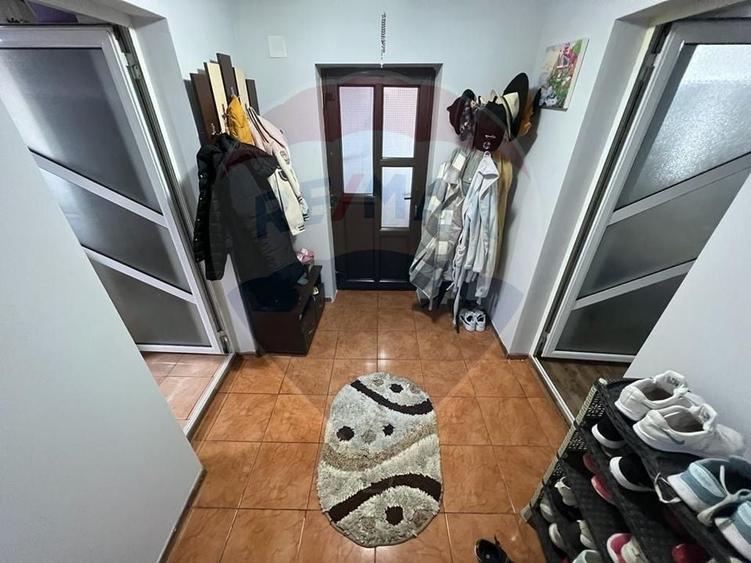 Casă cu 4 camere cu Teren 899 Mp în Grebănu