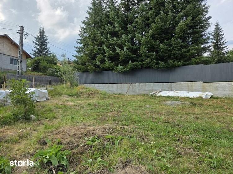 Teren de 422 mp, în Poiana