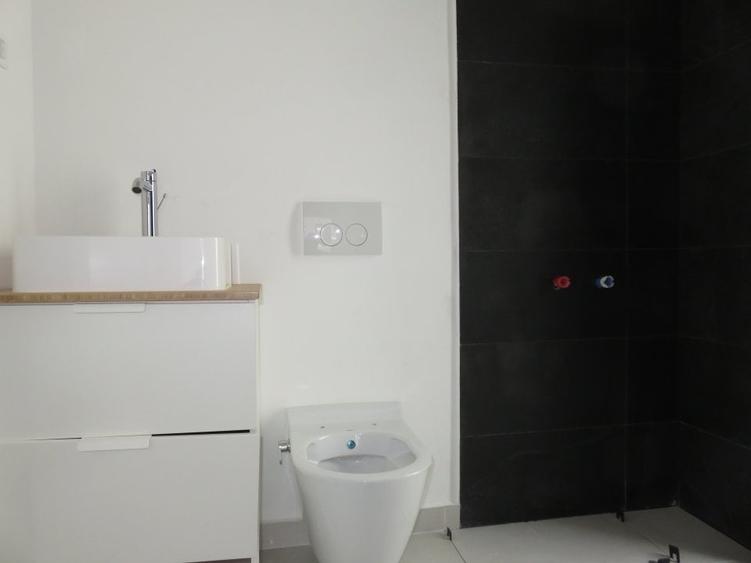Casă individuală cu 5 camere cu Canalizare în Borhanci