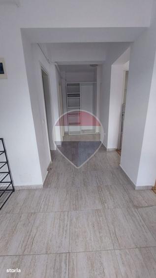 Apartament cu 2 camere decomandat în Tractorul