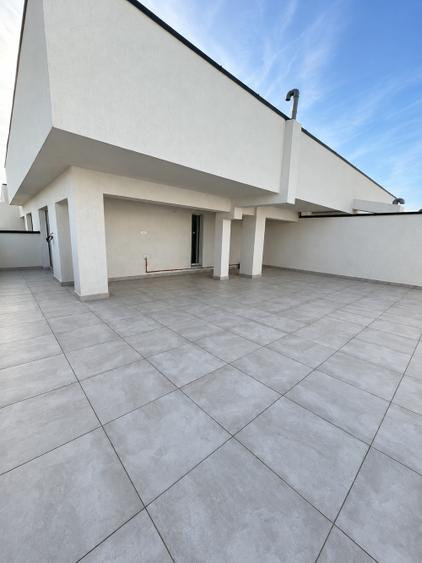 Penthouse cu 3 camere decomandat în Central