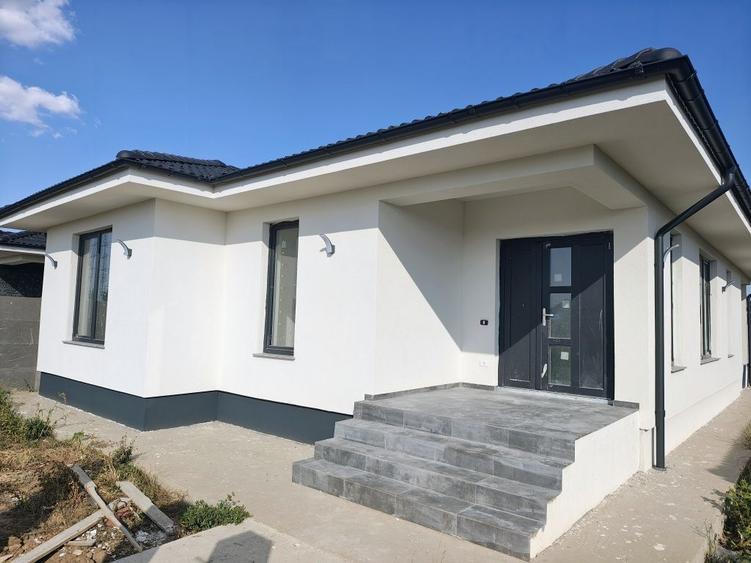 Casă cu 4 camere în Exterior Vest