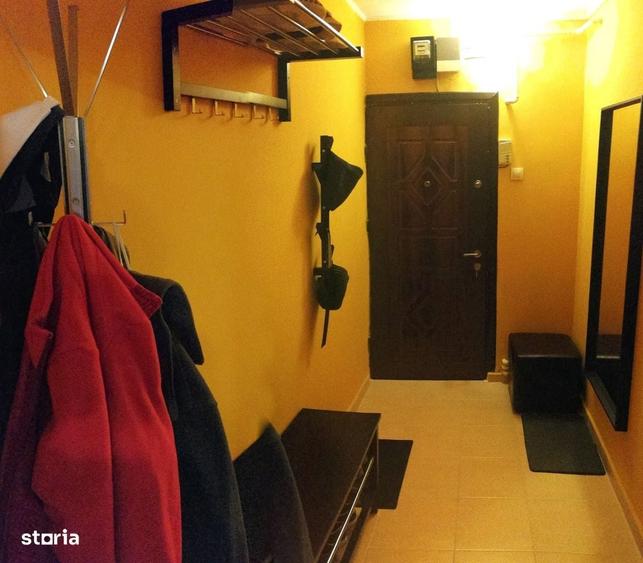 Apartament cu 3 camere decomandat, mobilat în Podu Roș