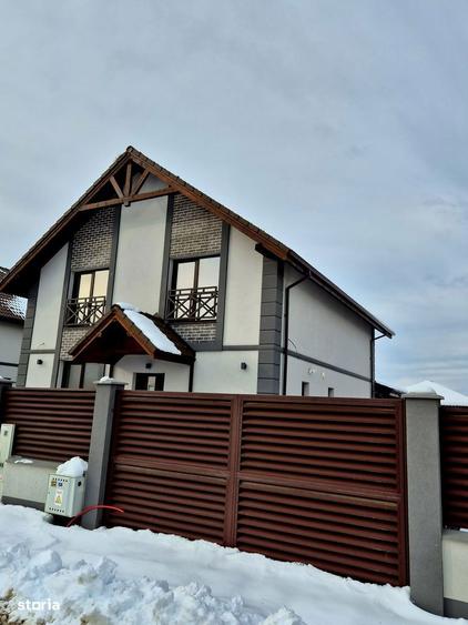 Casă cu 4 camere cu Garaj în Sânpetru