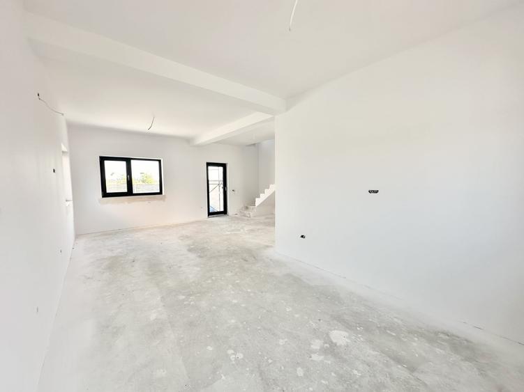 Duplex cu 3 camere cu Canalizare în Moșnița Nouă