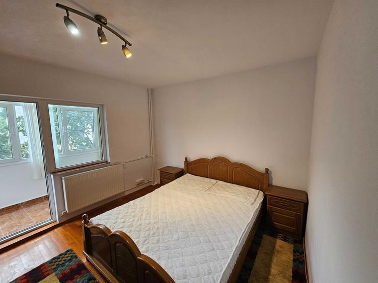 Apartament cu 3 camere decomandat în Lacul Tei