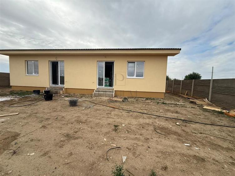 Duplex cu 3 camere cu Canalizare în Moșnița Nouă