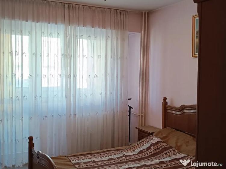 Apartament cu 4 camere decomandat în Pantelimon