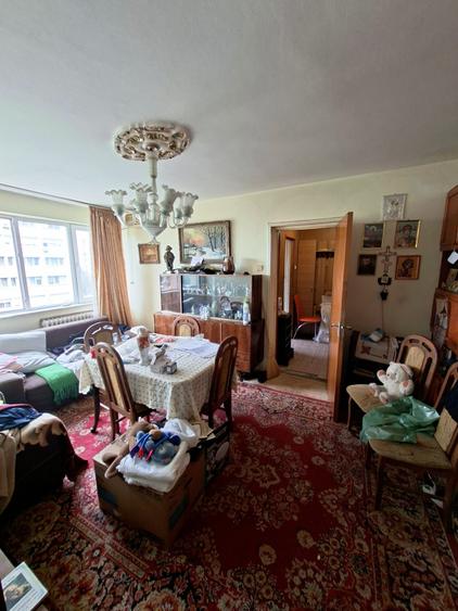 Apartament cu 3 camere semidecomandat în Titan