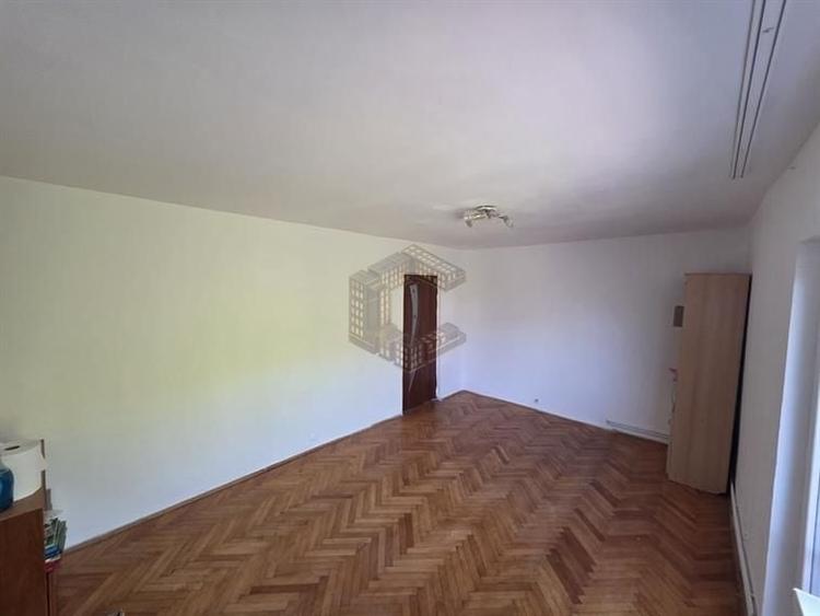 Apartament cu 3 camere decomandat, mobilat în Girocului