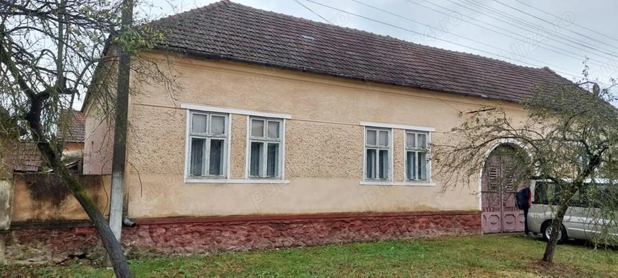 Casă cu 4 camere în Căprioara