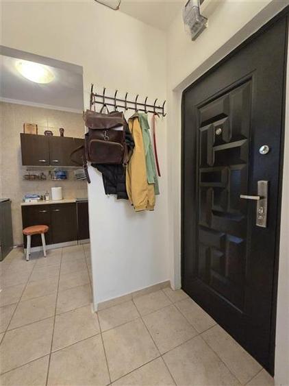 Apartament cu 2 camere semidecomandat, mobilat în 1 Mai