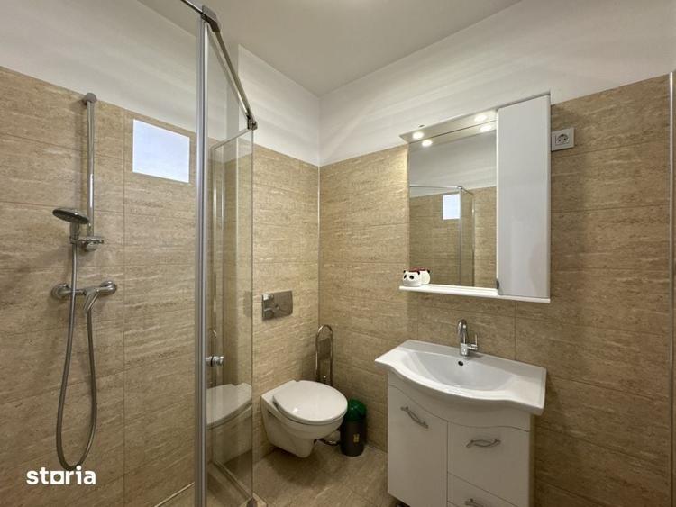 Casă cu 8 camere cu Teren 500 Mp în Odăi
