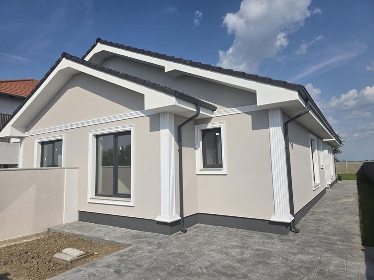 Casă cu 3 camere în Moșnița Nouă