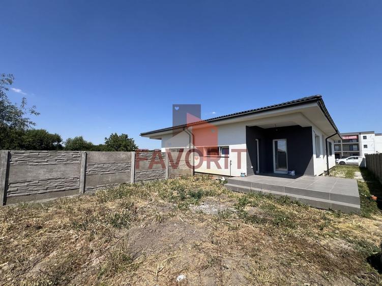Duplex cu 3 camere cu Canalizare în Bucovăț (Remetea Mare)