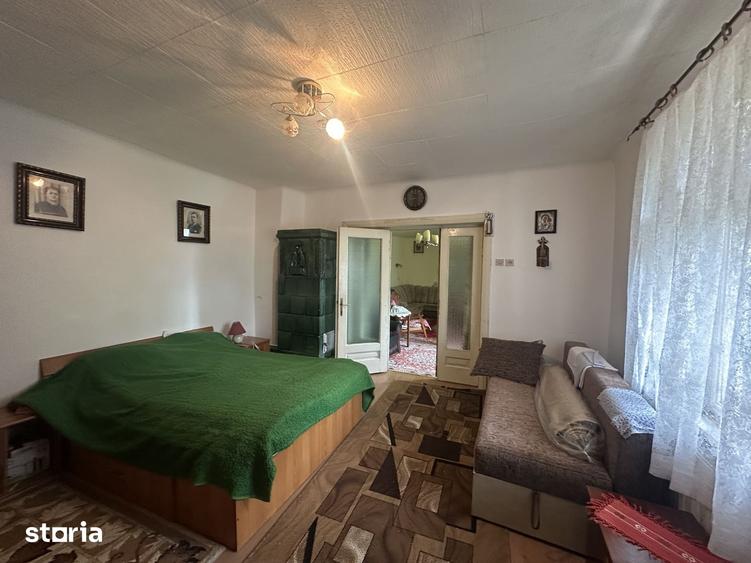 Casă cu 4 camere cu Teren 1498 Mp în Florești