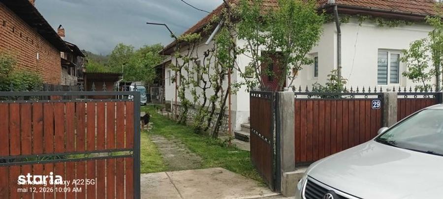 Casă cu 4 camere cu Teren 140 Mp în Domnești