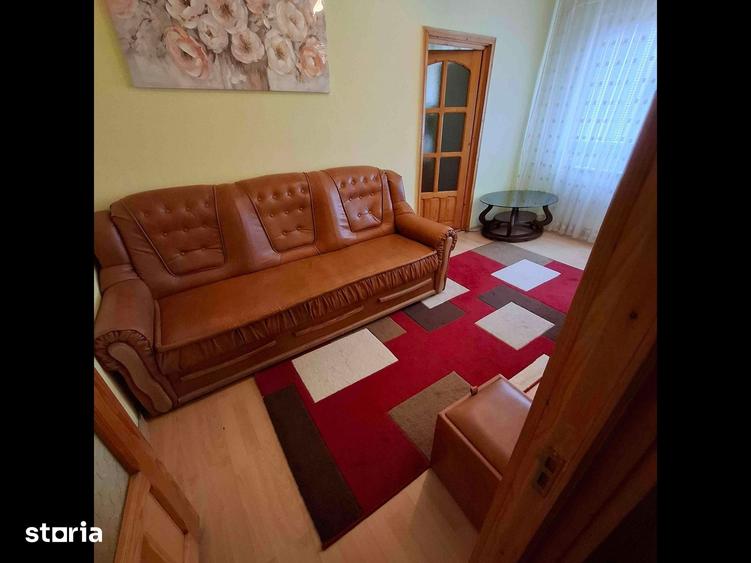 Apartament cu 4 camere decomandat în Podu Roș