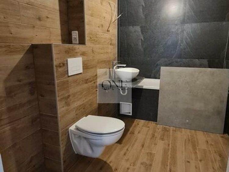 Apartament cu 3 camere decomandat în Tractorul