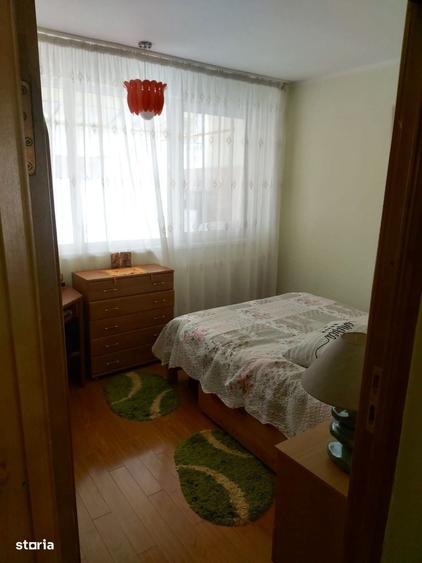 Apartament cu 4 camere semidecomandat în Micro 16