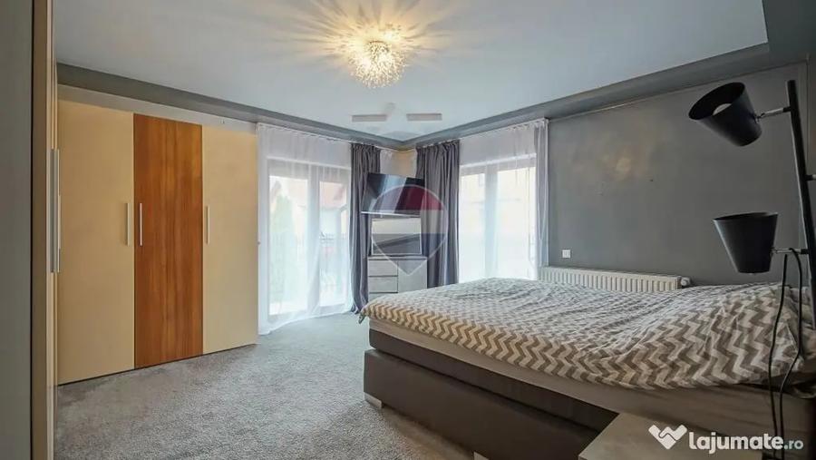 Casă cu 7 camere cu Teren 300 Mp în Central