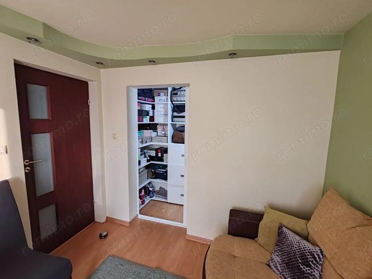 Apartament cu 4 camere decomandat în Micro 20