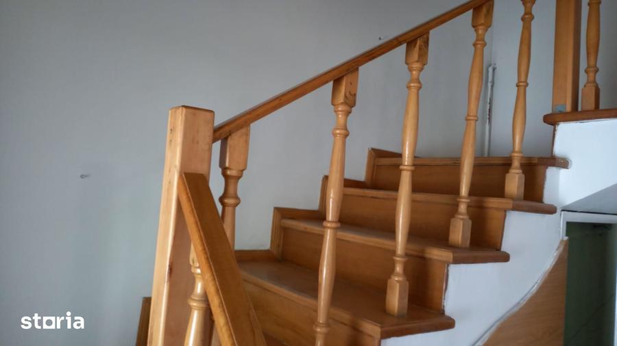Casă cu 4 camere cu Teren 600 Mp în Ostroveni