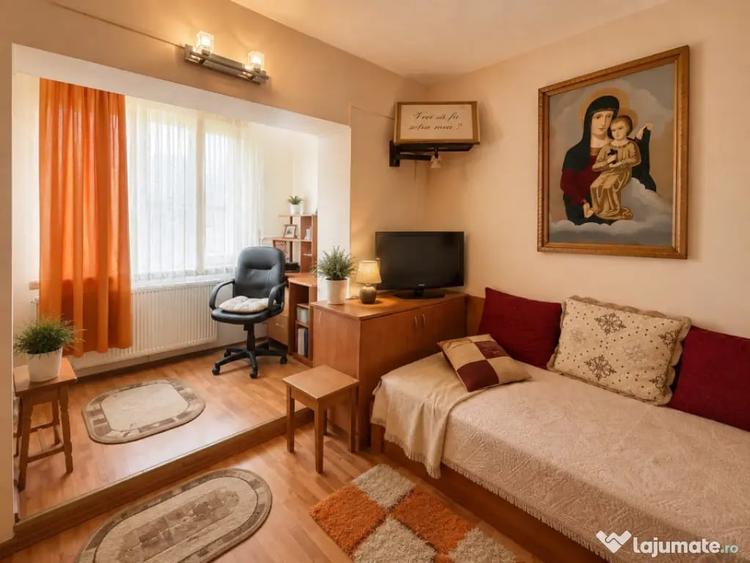 Apartament cu 4 camere decomandat în Central