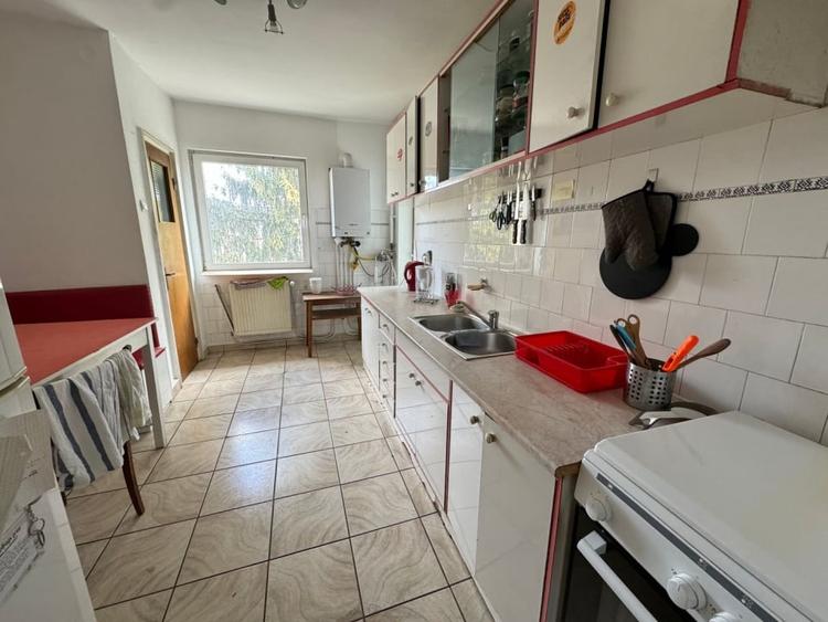 Apartament cu 4 camere decomandat, mobilat în Plopilor