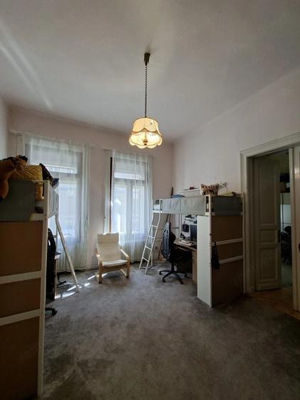 Apartament cu 4 camere decomandat în Central