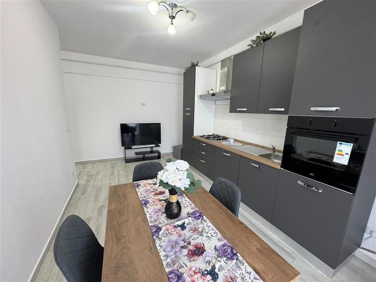 Apartament cu 3 camere decomandat, mobilat în Ultracentral